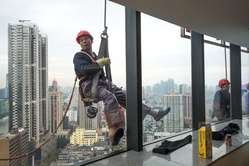 ve sinh cua kinh nha cao tang 800x533.jpg